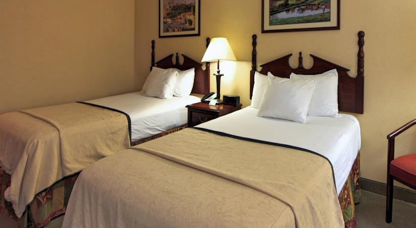 Hotel Baymont By Wyndham South Bend Near Notre Dame Exterior foto