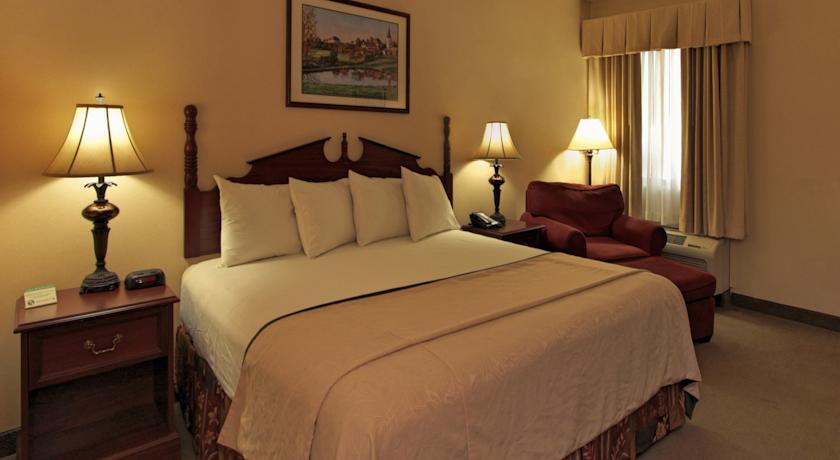 Hotel Baymont By Wyndham South Bend Near Notre Dame Exterior foto