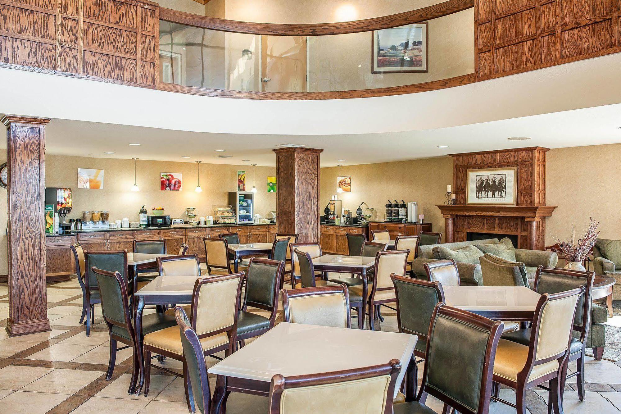 Hotel Baymont By Wyndham South Bend Near Notre Dame Exterior foto